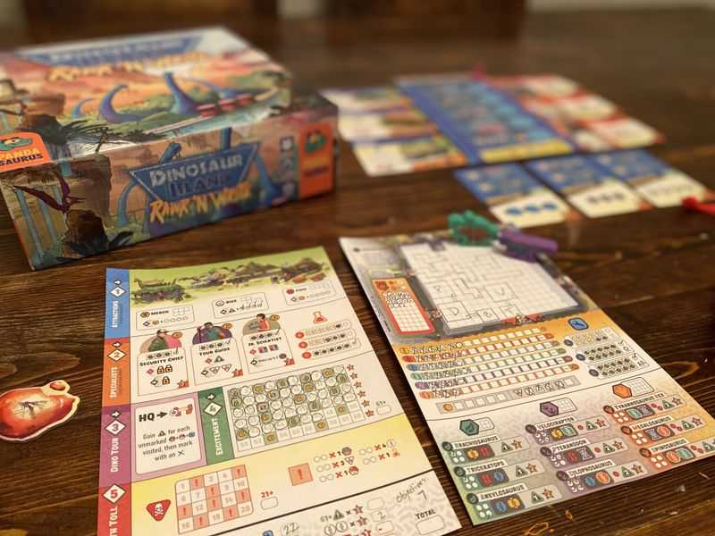 Dinosaur Island: Rawr N Write  (2-4) board game collectible [Barcode 854382007955] - Main Image 3