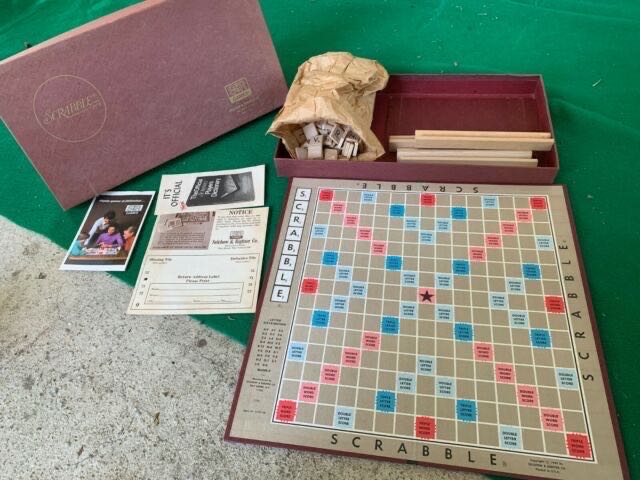 Scrabble  (2-4) board game collectible - Main Image 2