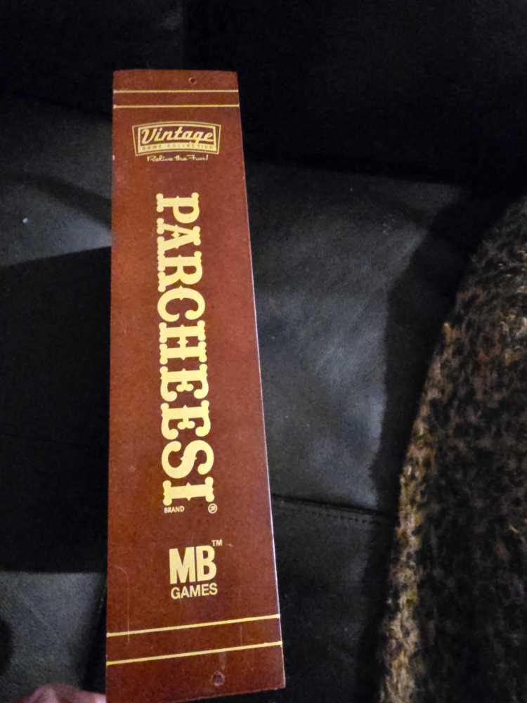 Parcheesi Vintage Game Collection  (2-4) board game collectible [Barcode 653569665014] - Main Image 3