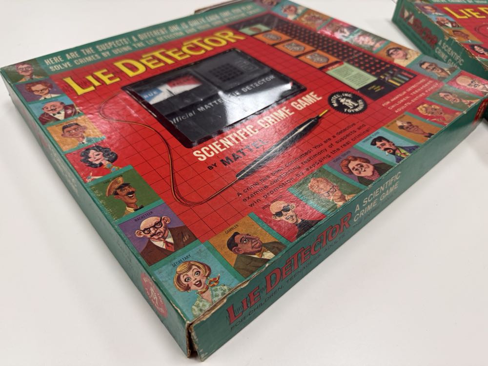 Lie Detector  (2-4) board game collectible [Barcode 021853040104] - Main Image 2