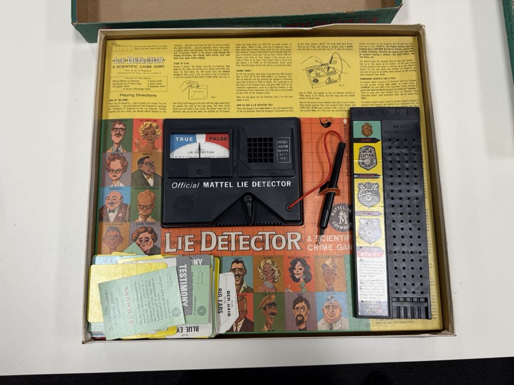 Lie Detector  (2-4) board game collectible [Barcode 021853040104] - Main Image 3