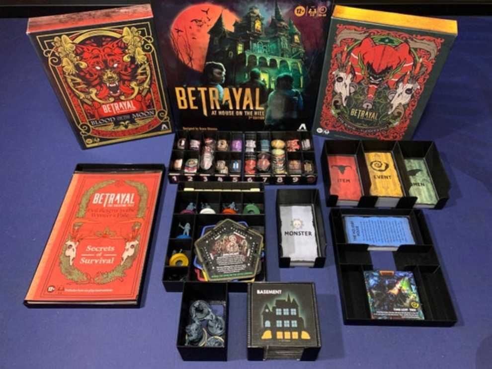 Betrayal at the House on the Hill  (3-6) board game collectible [Barcode 5010993929238] - Main Image 2