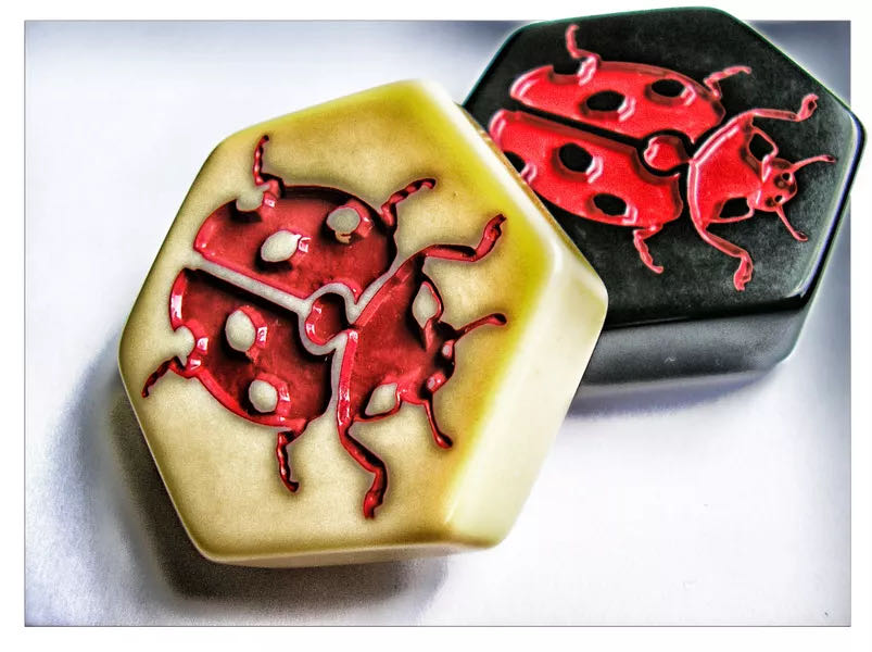 Hive: The Ladybug  (2) board game collectible [Barcode 689076522595] - Main Image 3