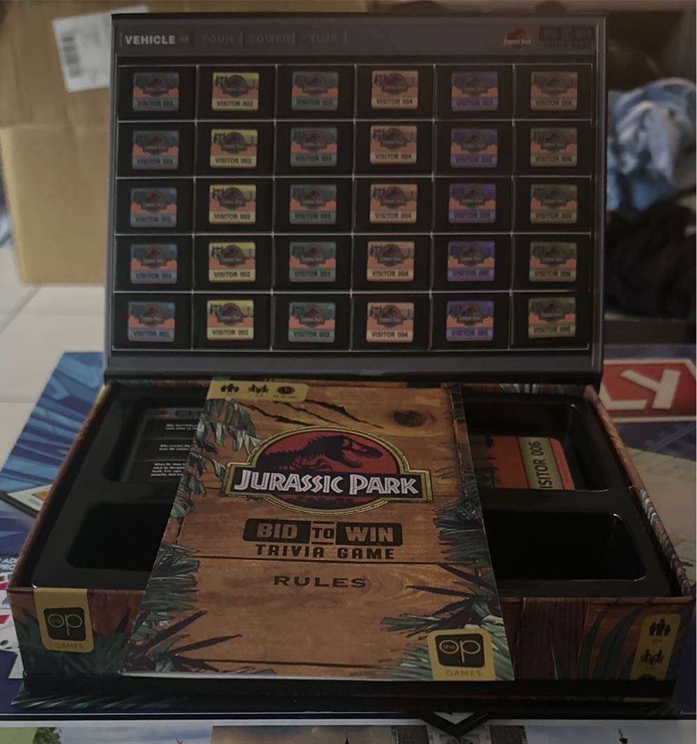 Jurassic Park Bid To Win Trivia  (2-6) board game collectible [Barcode 700304155092] - Main Image 2