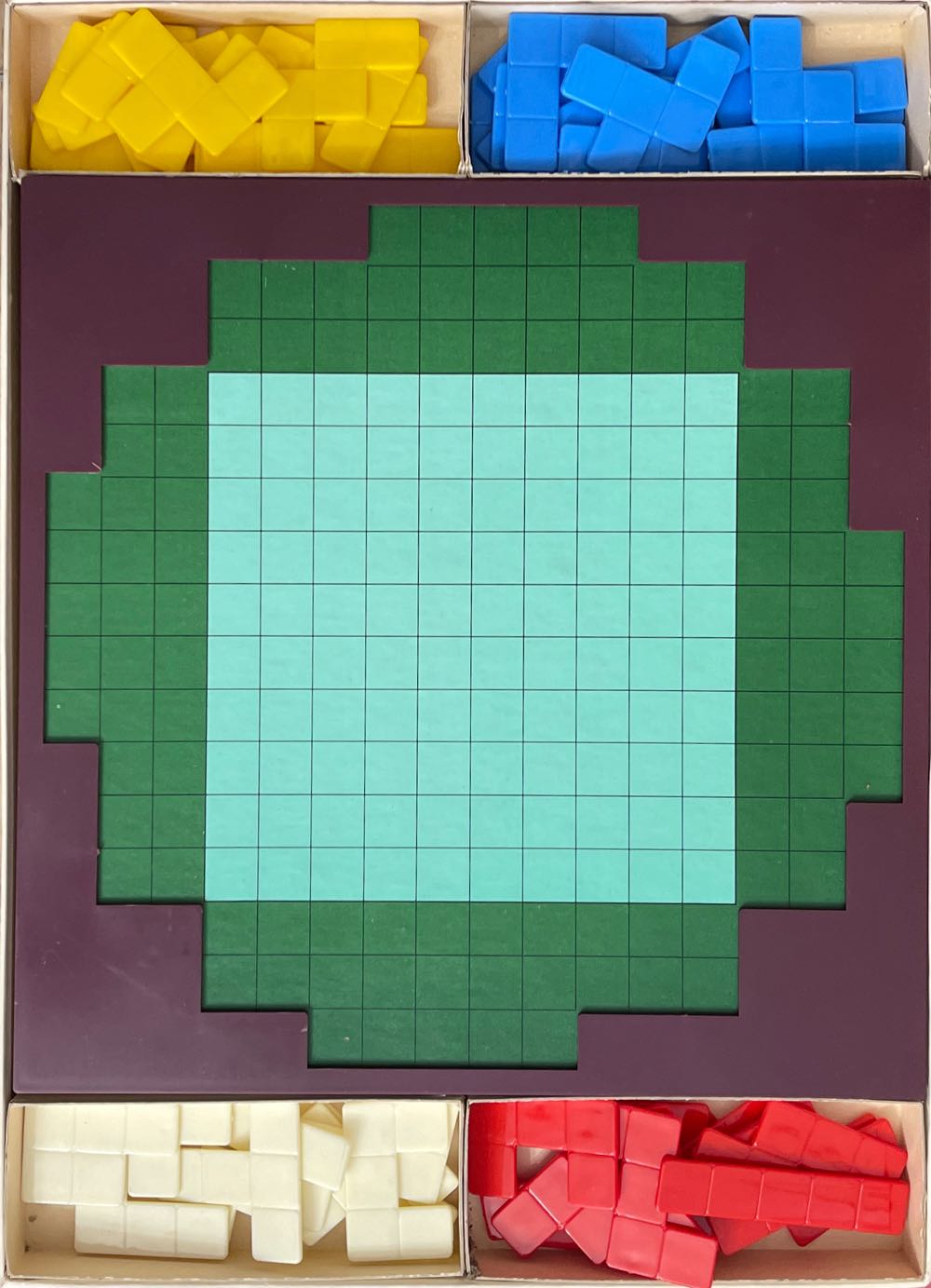 PARKER BROTHERS PENTOMINO GAME UNIVERSE  (2-4) board game collectible - Main Image 2