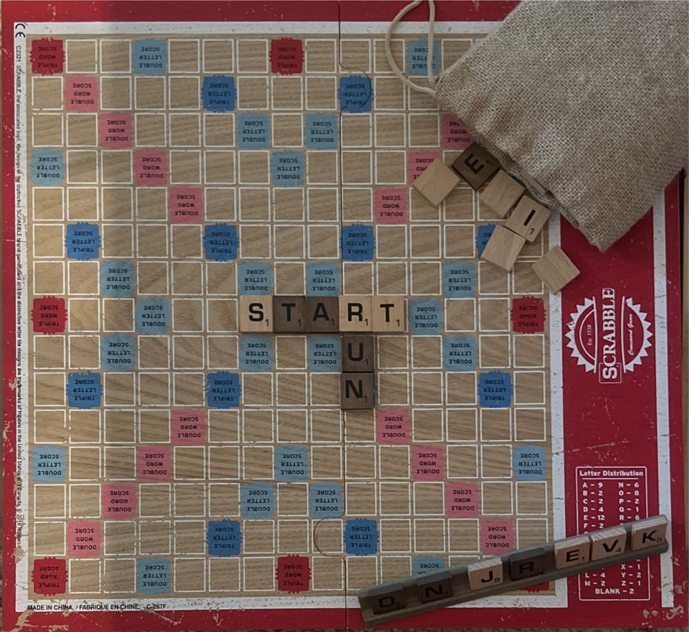 Scrabble  (2-4) board game collectible - Main Image 2