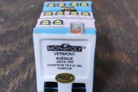Monopoly Hinged Box Vermont  board game collectible [Barcode 715429993443] - Main Image 2