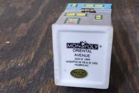 Monopoly Hinged Box Oriental Ave  board game collectible [Barcode 715429993481] - Main Image 2