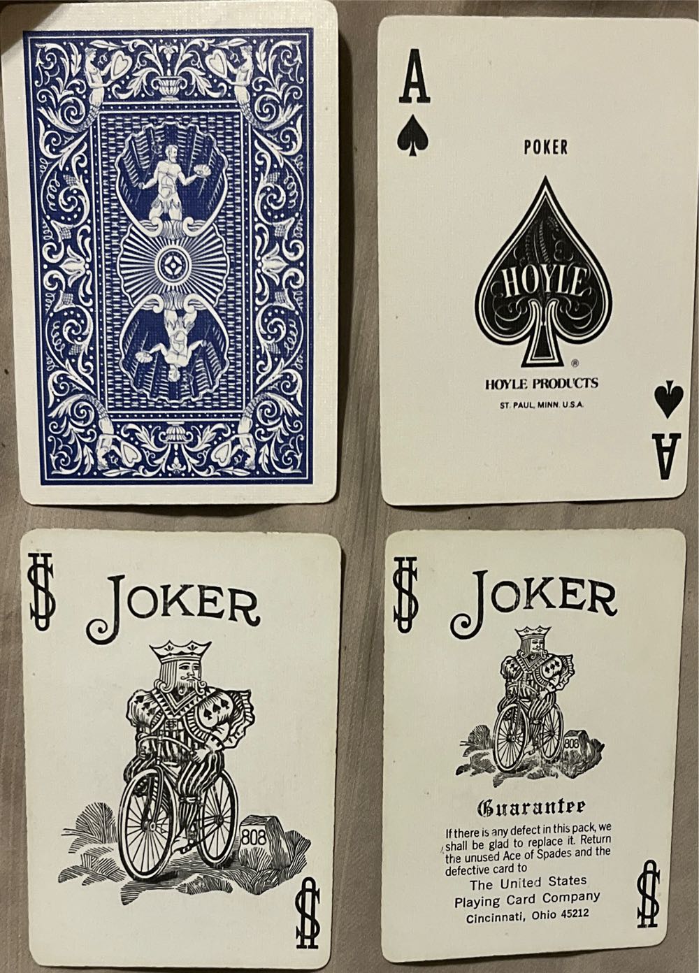 Hoyle Official Playing Cards Poker - Blue  (1+) board game collectible [Barcode 041187012011] - Main Image 3
