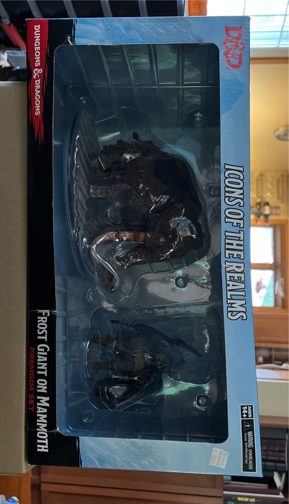 D&d Icons Of The Realms Miniatures: Snowbound Frost Giant & Mammoth Premium Set  board game collectible [Barcode 634482960776] - Main Image 2