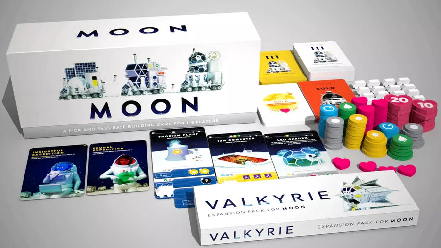 Moon: Deluxe Edition  (1-5) board game collectible [Barcode 604565354211] - Main Image 2