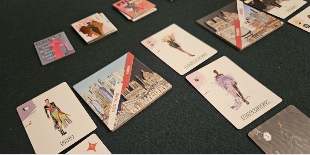 Couture  (3-4) board game collectible [Barcode 618149323357] - Main Image 3