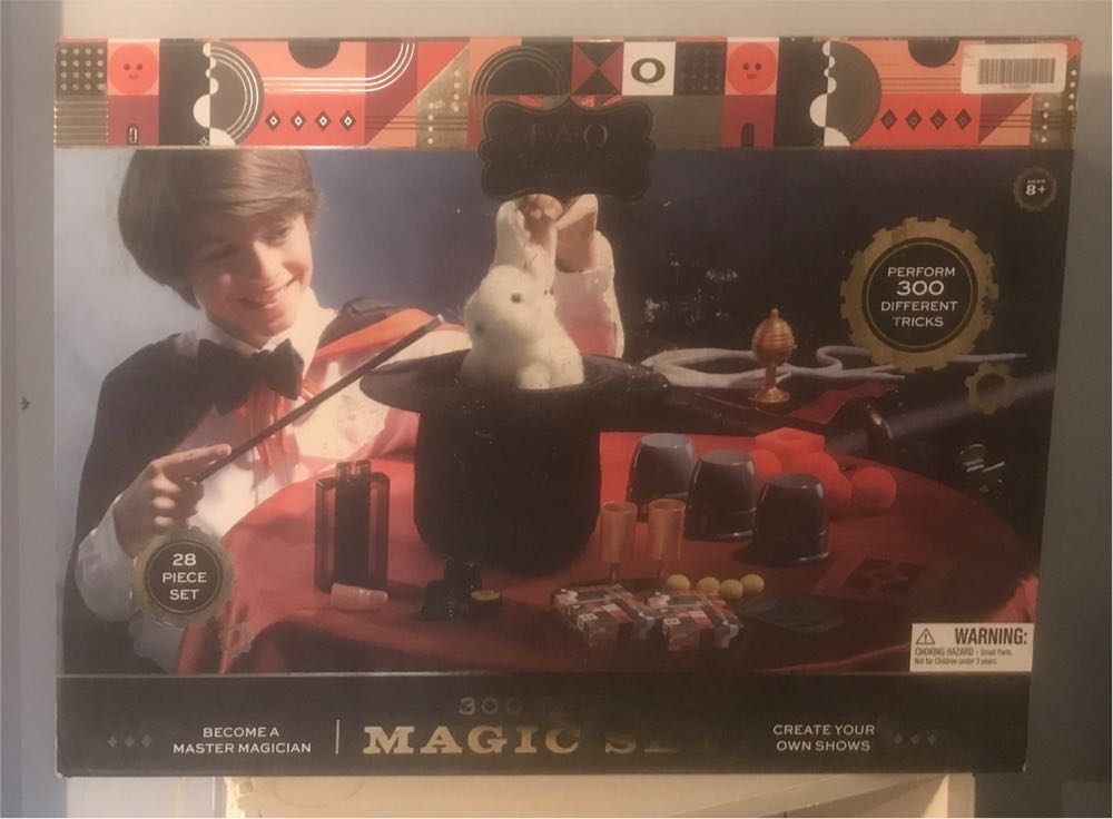 Fao Schwarz Ultimate Magic 28 Set 300 In Tricks  board game collectible [Barcode 694202326800] - Main Image 2