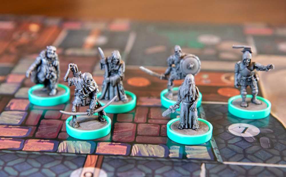 Wildlands: The Unquiet Dead  (2-4) board game collectible [Barcode 9781472830678] - Main Image 3