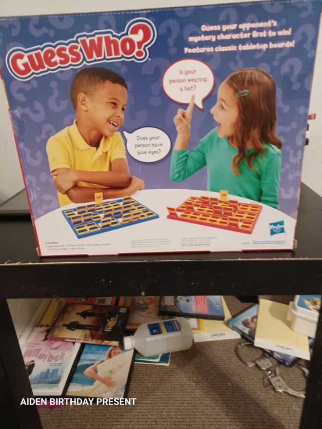 GUESS WHO  (3) board game collectible - Main Image 2