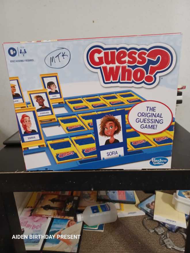 GUESS WHO  (3) board game collectible - Main Image 3