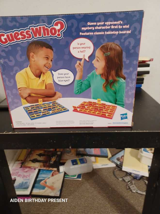 GUESS WHO  (3) board game collectible - Main Image 4