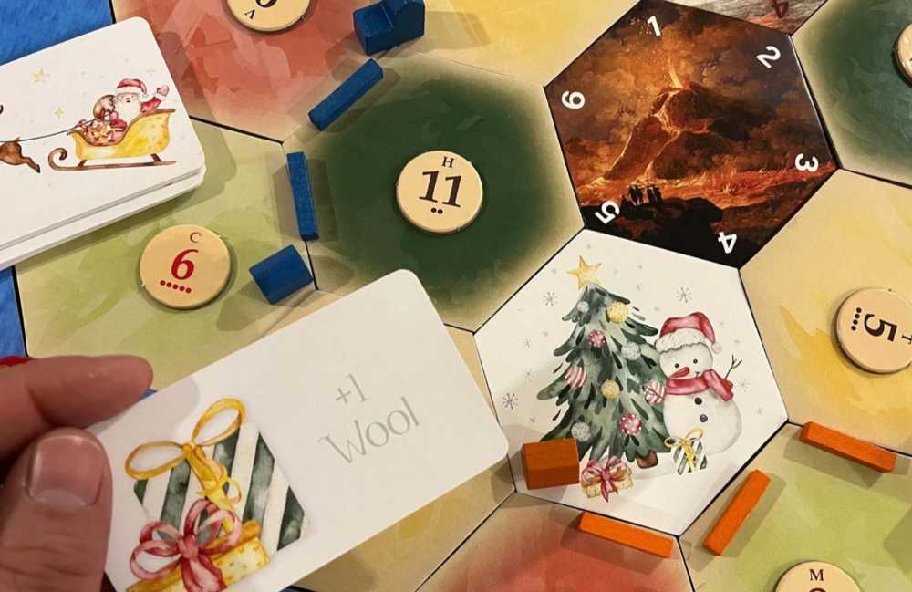 Catan : Christmas Bundle  (2-6) board game collectible - Main Image 2