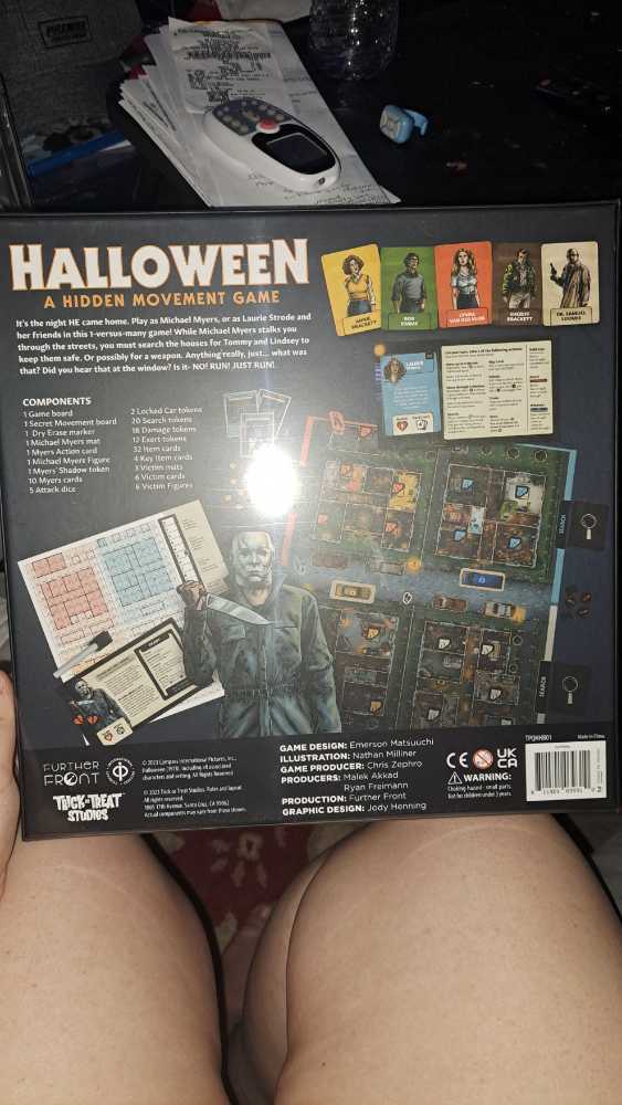 Trick Or Treat Studios: Halloween  (2-4) board game collectible [Barcode 811501039310] - Main Image 3