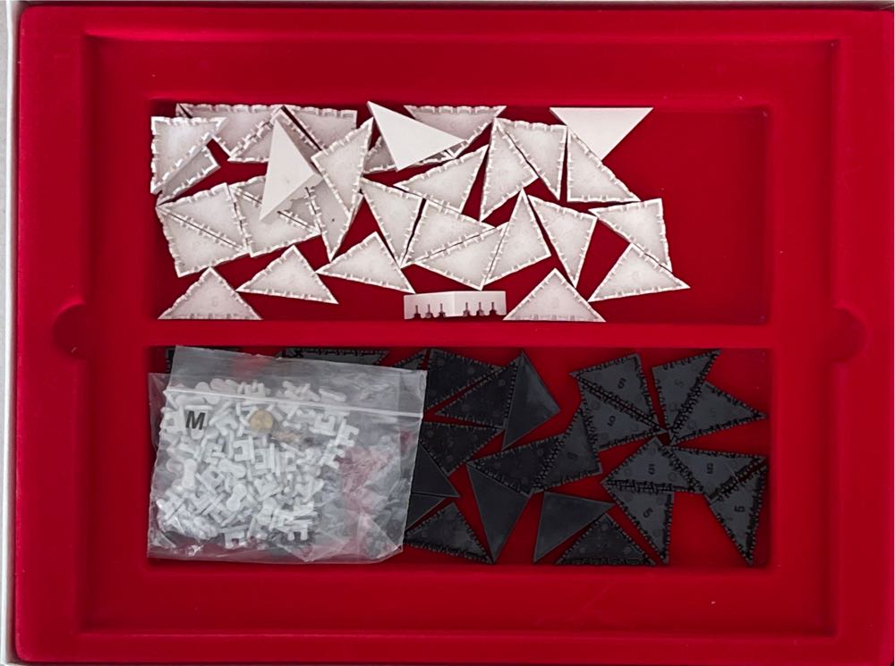 Das Geheimnisvolle Dreieck  (1-2) board game collectible - Main Image 2