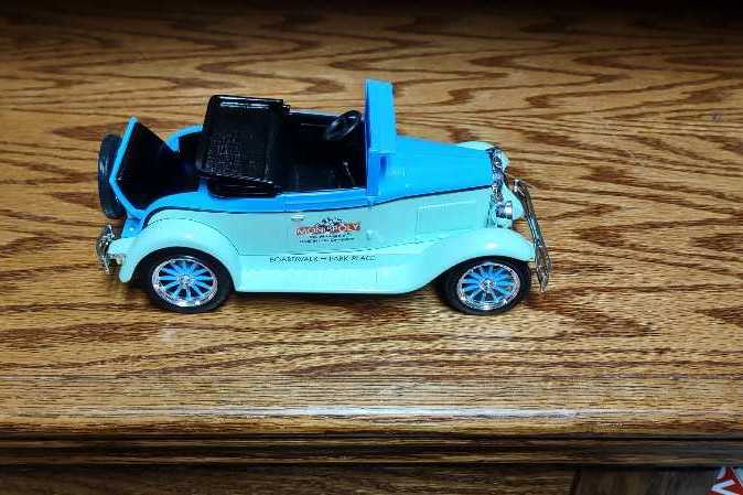 Chevrolet Bank Liberty Classics Monopoly Boardwalk  board game collectible [Barcode 715236123736] - Main Image 2