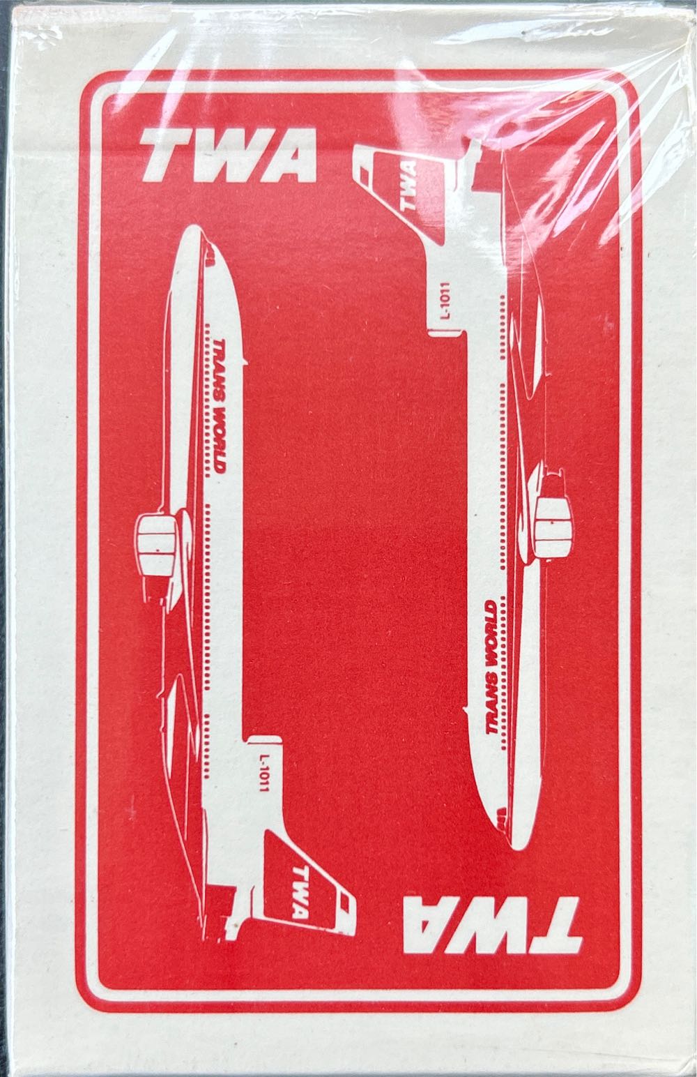 Hasbro Gaming Clue Junior Board Game For Kids Ages 5 And Up Case Of The Broken Toy Classic Mystery Game For 2-6 Players4.13 X 26.67 X 26.67 Cm