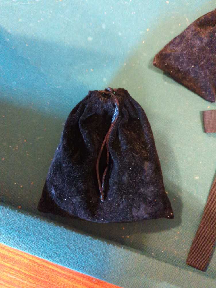 Krazy Pix: 1680aufgabenkarten 64 Tippkarten 8 Zahlenkarten 8 Spielertableaus 92 Punkte-chips 100 Symbolblättchen 1 Spielanleitung