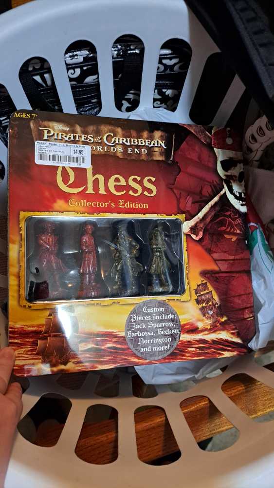 Pirates Of The Caribbean: Dead Man’s Chest Chess Set  (2) board game collectible [Barcode 700304042064] - Main Image 2