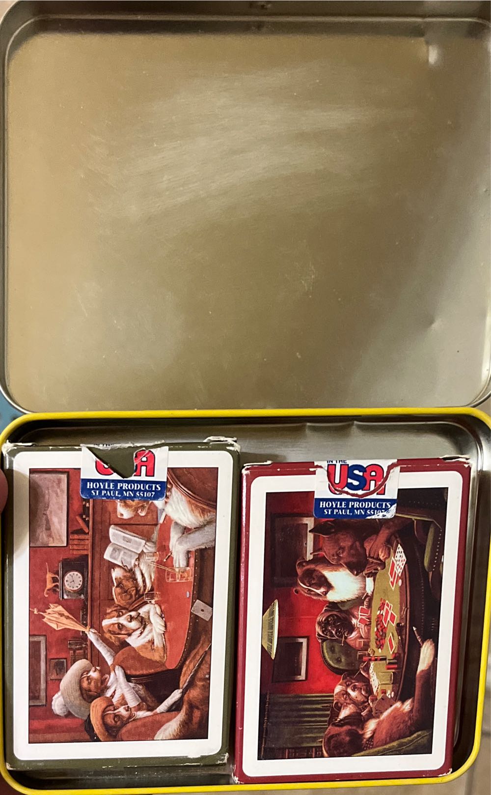 A Bold Bluff Dogs Playing Cards Tin  board game collectible - Main Image 3