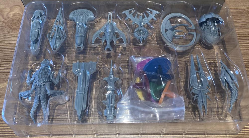 Comic Book Extras  (1-6) board game collectible [Barcode 889696016300] - Main Image 2