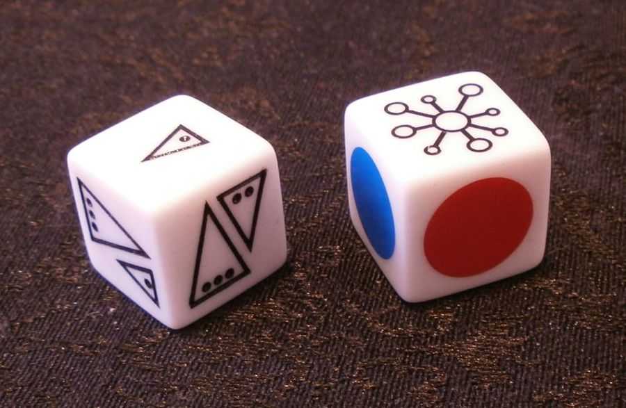 Looney Pyramids: Dice  (2-4) board game collectible - Main Image 3