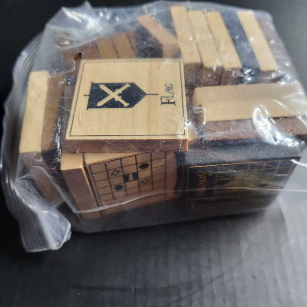 The Duke: Lost Tiles  board game collectible [Barcode 810038457314] - Main Image 2