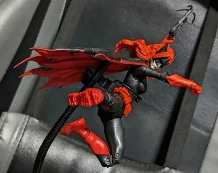 BatWoman  board game collectible - Main Image 4