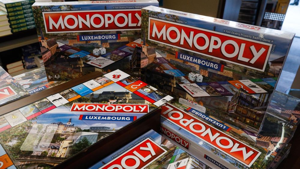 Monopoly LUXEMBOURG  (2-6) board game collectible [Barcode 5036905046404] - Main Image 2
