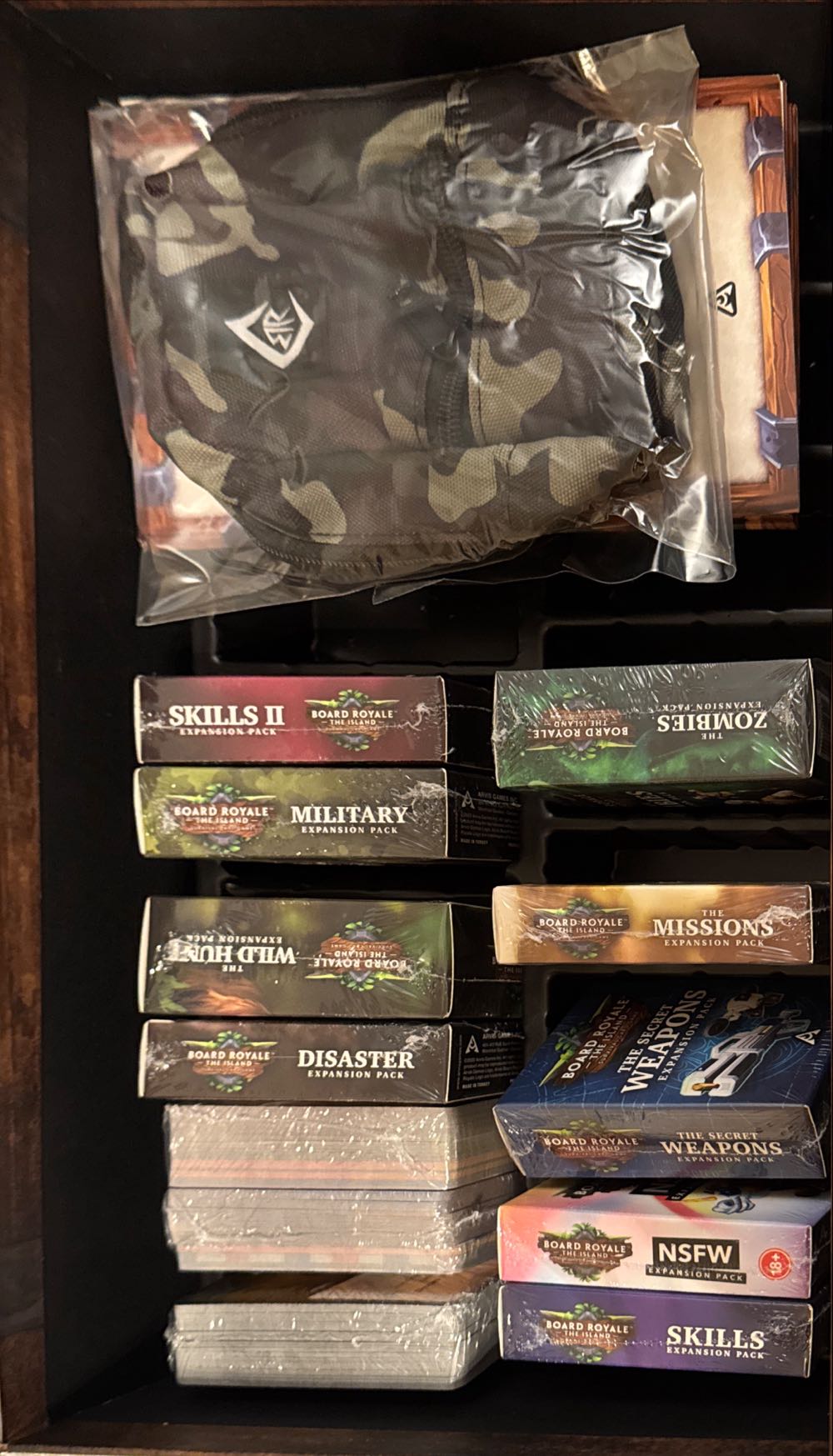 Board Royale Survival Evolved Card Game  (2-6) board game collectible [Barcode 0763983577050] - Main Image 2