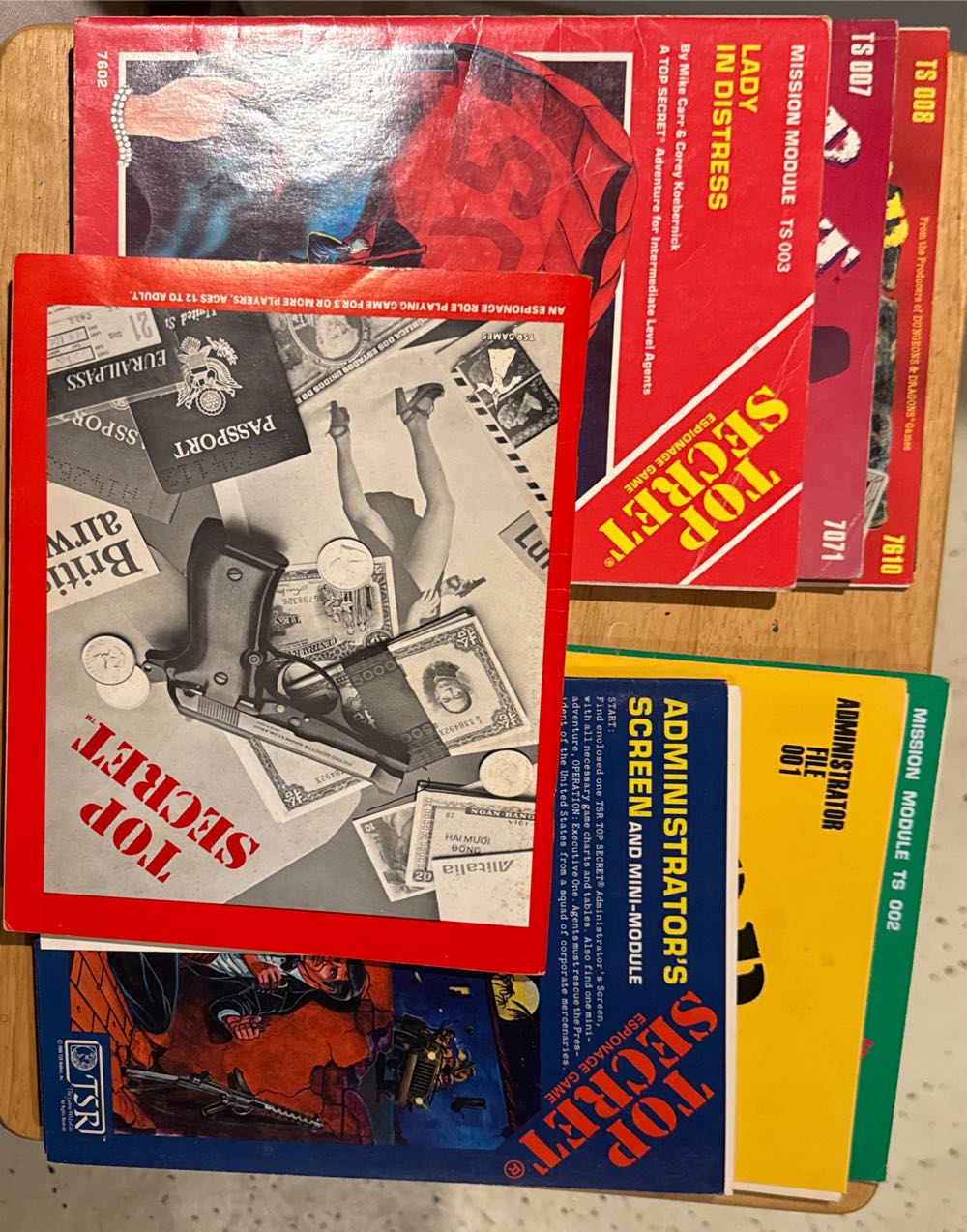 Top Secret  (2+) board game collectible [Barcode 046363070069] - Main Image 5