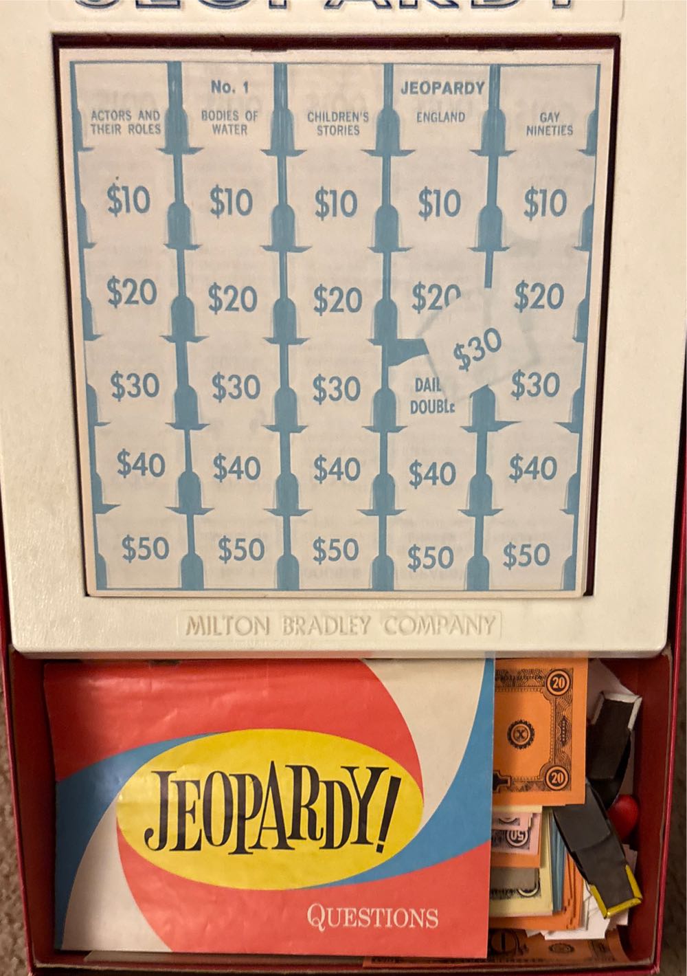 JEOPARDY!  (3-5) board game collectible - Main Image 2