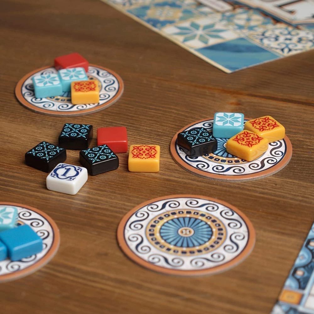 Azul  (2-4) board game collectible [Barcode 826956600107] - Main Image 3