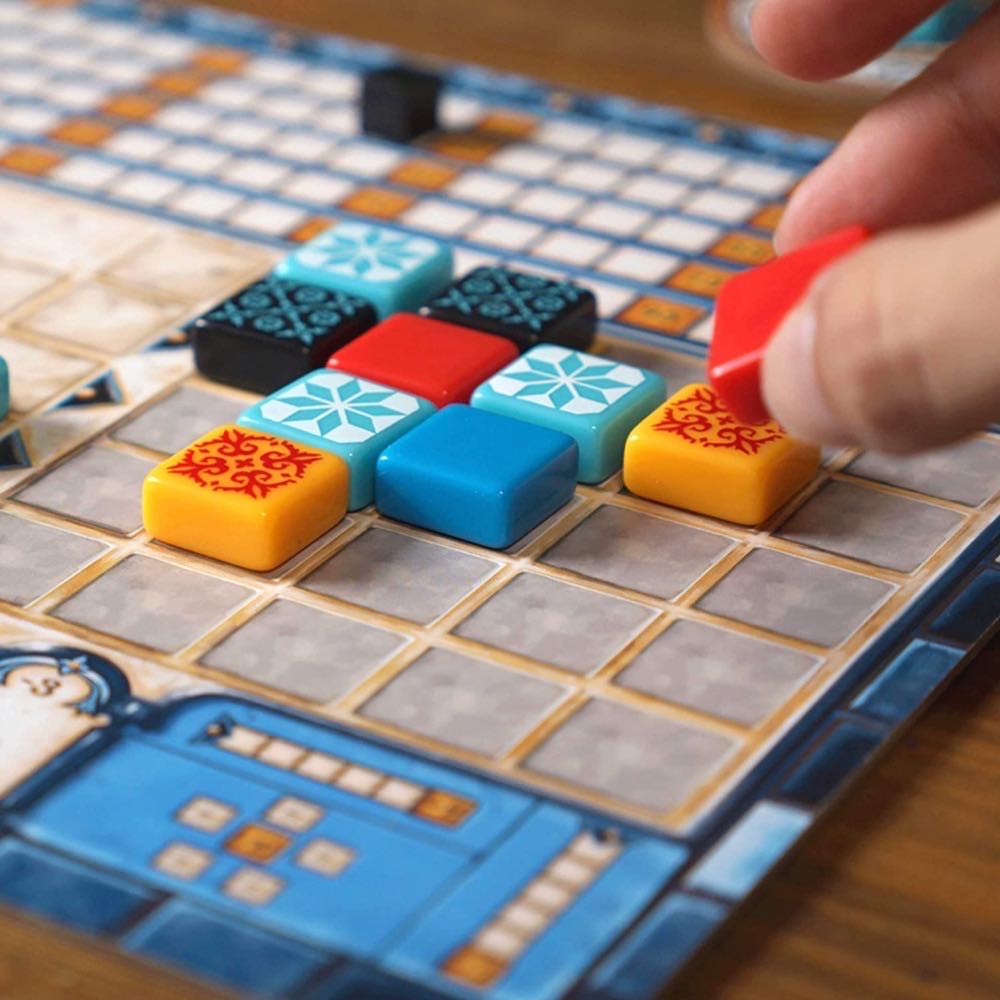 Azul  (2-4) board game collectible [Barcode 826956600107] - Main Image 4