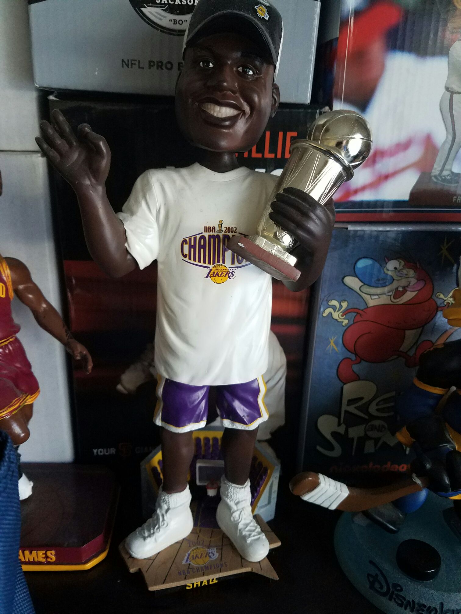 Shaquille O’Neal  bobblehead collectible [Barcode 681329052354] - Main Image 2
