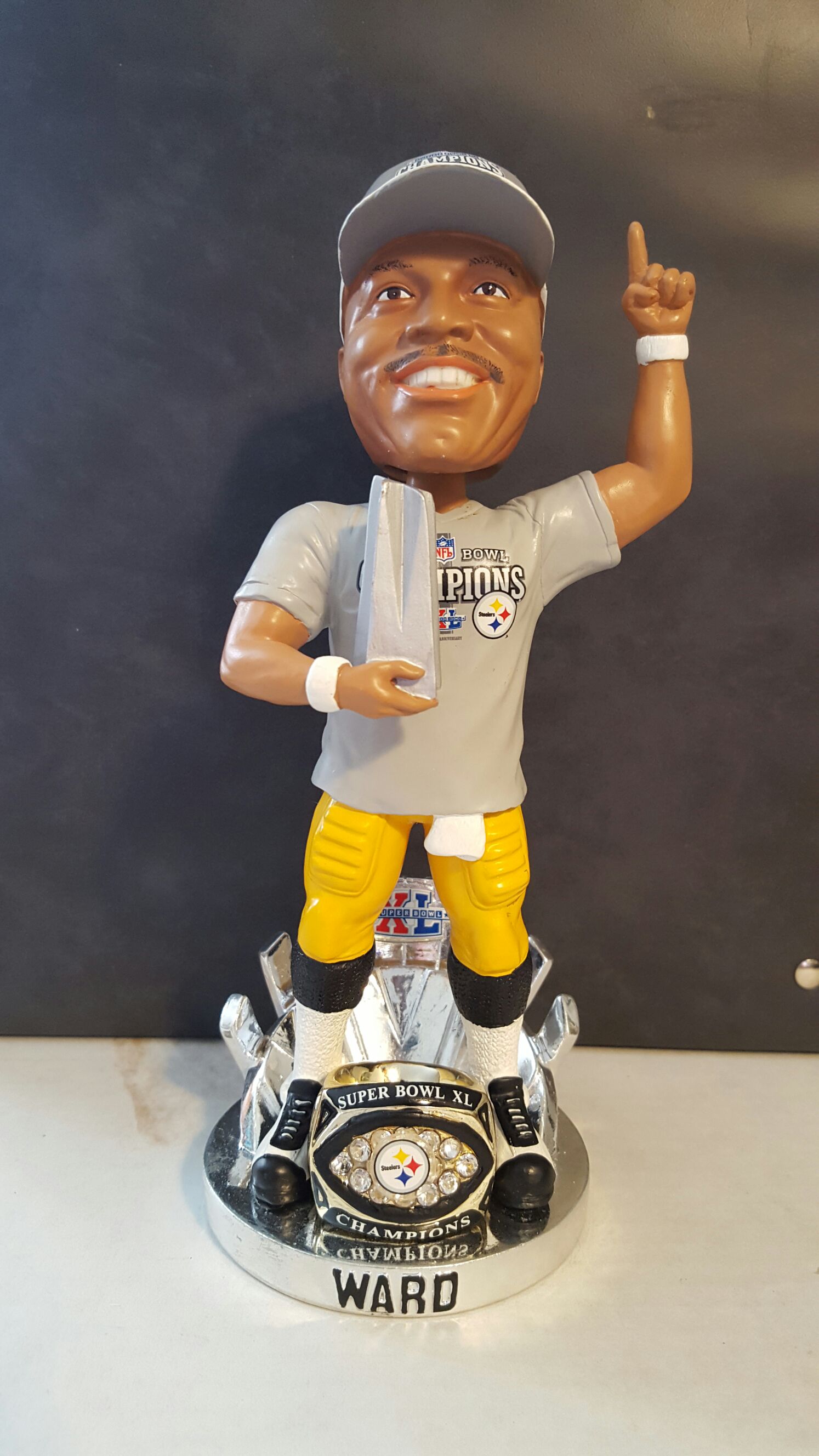 Hines Ward  bobblehead collectible [Barcode 681329354755] - Main Image 1