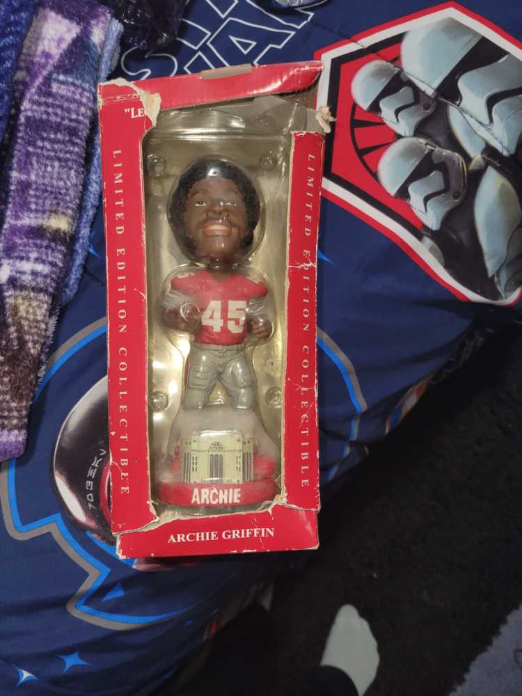 Legends Of The Shoe: Archie Griffin  bobblehead collectible [Barcode 118950000060] - Main Image 2