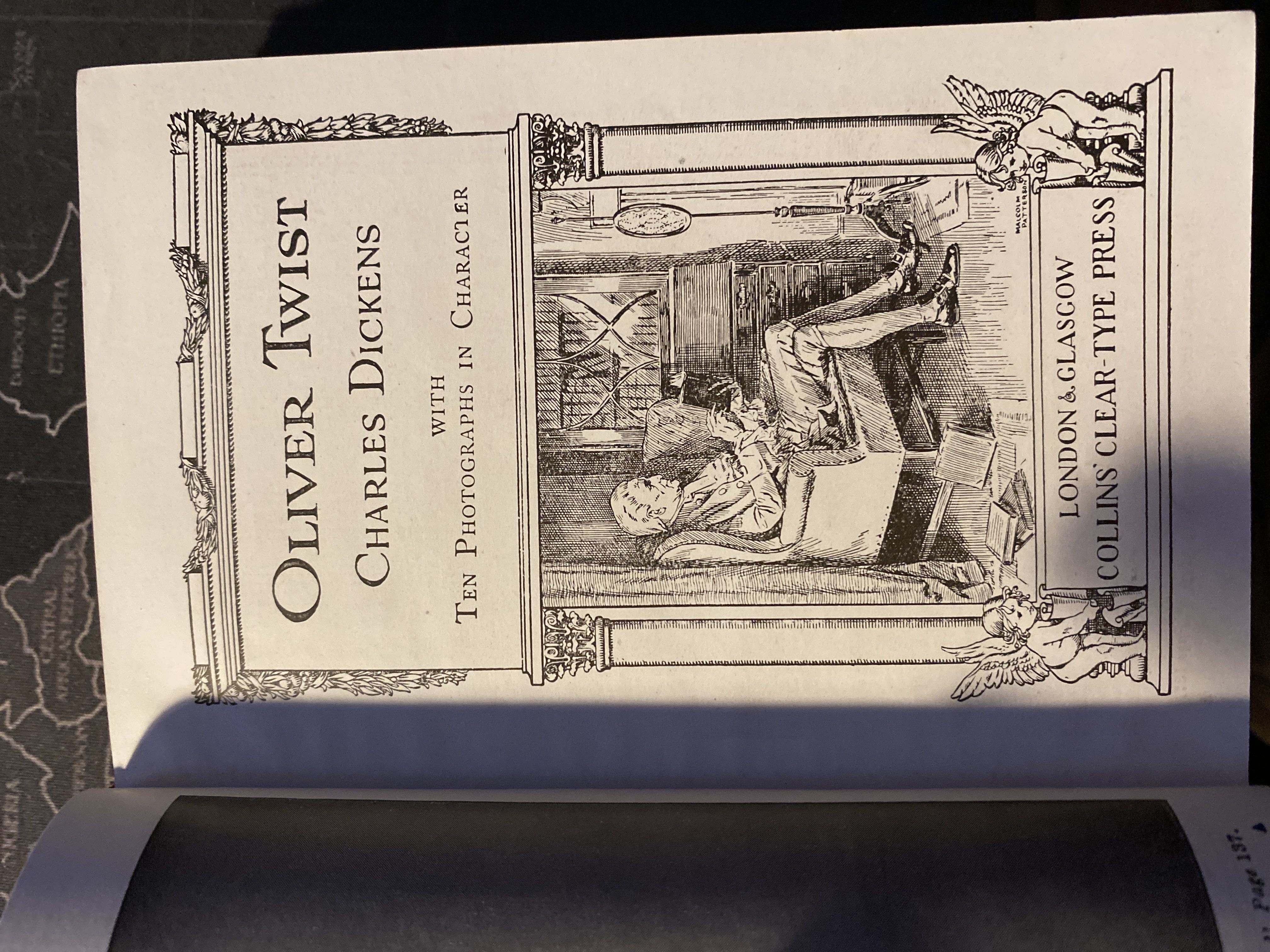 Oliver Twist - Charles Dickens (Oxford University Press - Hardcover) book collectible - Main Image 3