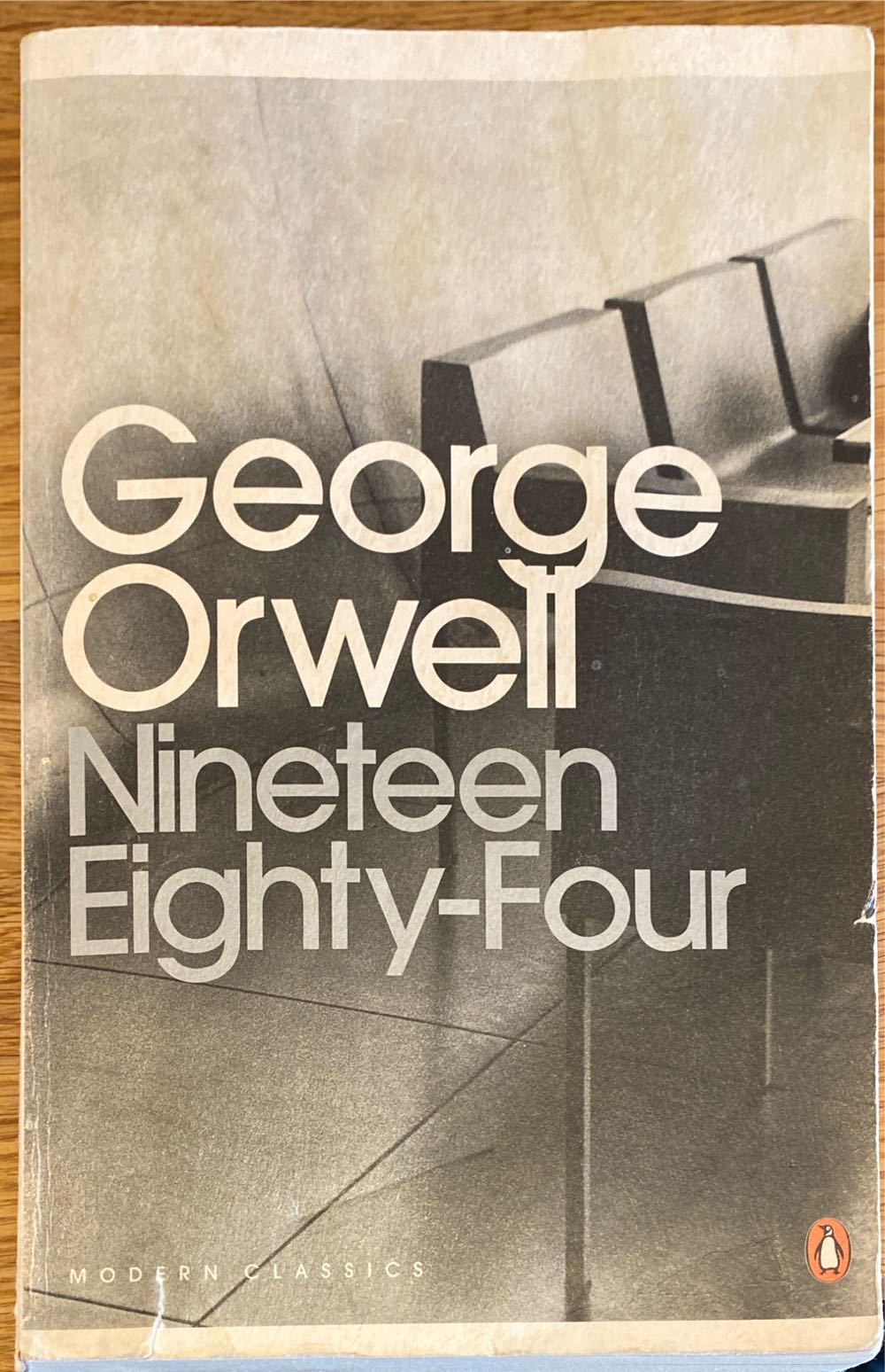 1984 - George Orwell (Penguin Modern Classics - Paperback) book collectible [Barcode 9780141187761] - Main Image 2