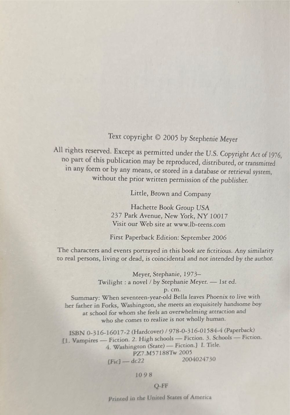 Twilight - Stephenie Meyer (Little, Brown and Company - Paperback) book collectible [Barcode 9780316015844] - Main Image 3