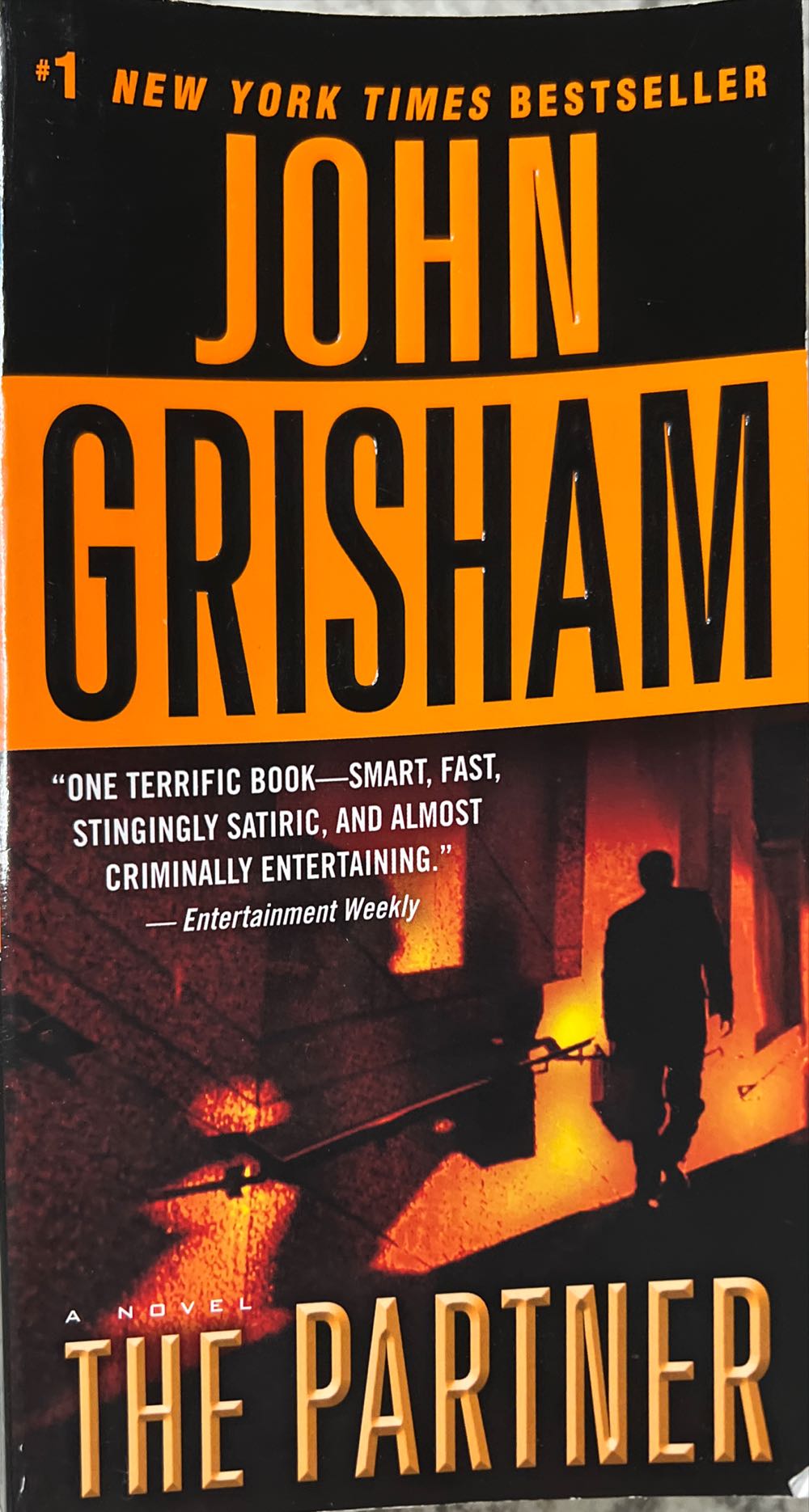 Summons - John Grisham (Delta - Trade Paperback) book collectible [Barcode 9780345531957] - Main Image 2