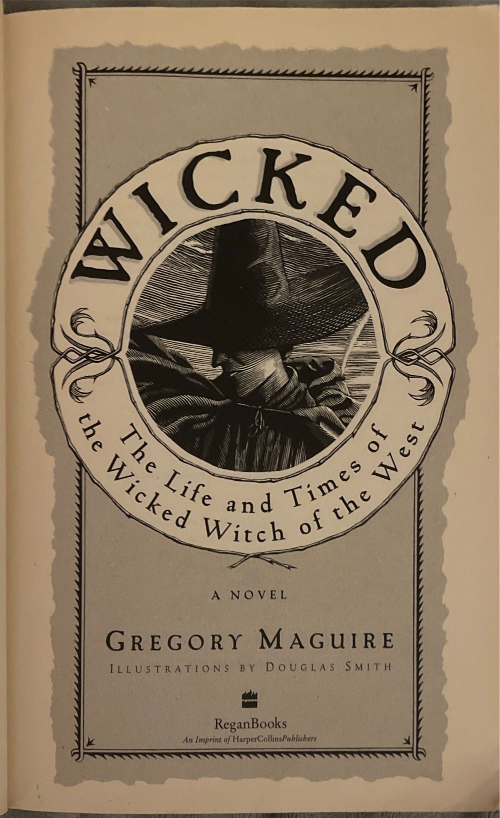 Wicked - Gregory Maguire (Harper Collins - Paperback) book collectible [Barcode 9780060745905] - Main Image 3