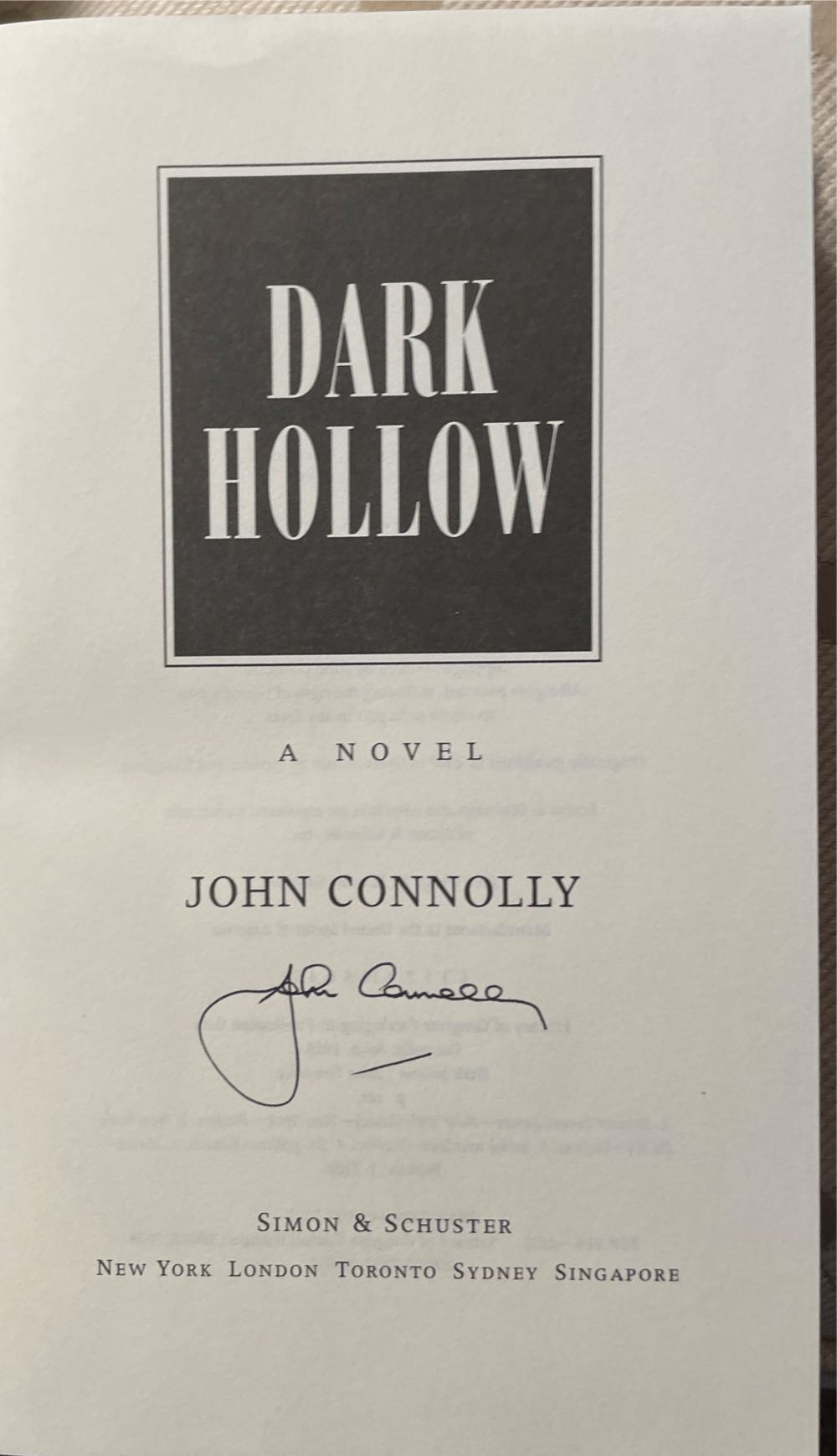 Dark Hollow-10: 0743203321-13: - John Connolly (New York : Simon & Schuster - Hardcover) book collectible [Barcode 9780743203326] - Main Image 3
