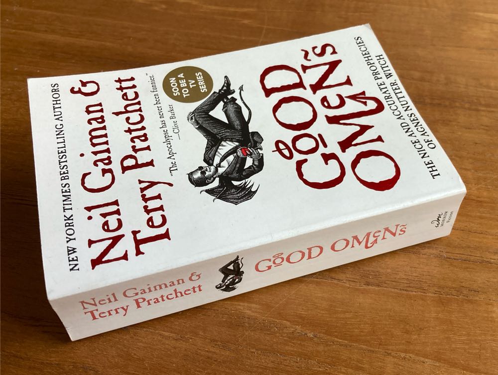 Good Omens - Terry Pratchett (HarperTorch - Paperback) book collectible [Barcode 9780060853983] - Main Image 4