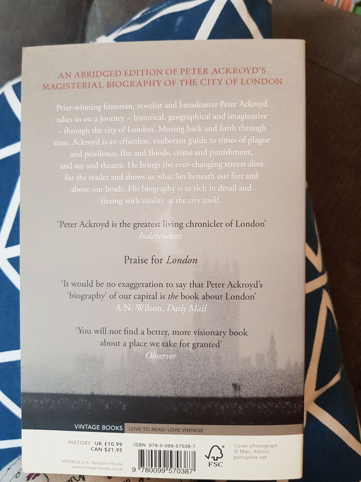 London - Peter Ackroyd (Vintage) book collectible [Barcode 9780099570387] - Main Image 2